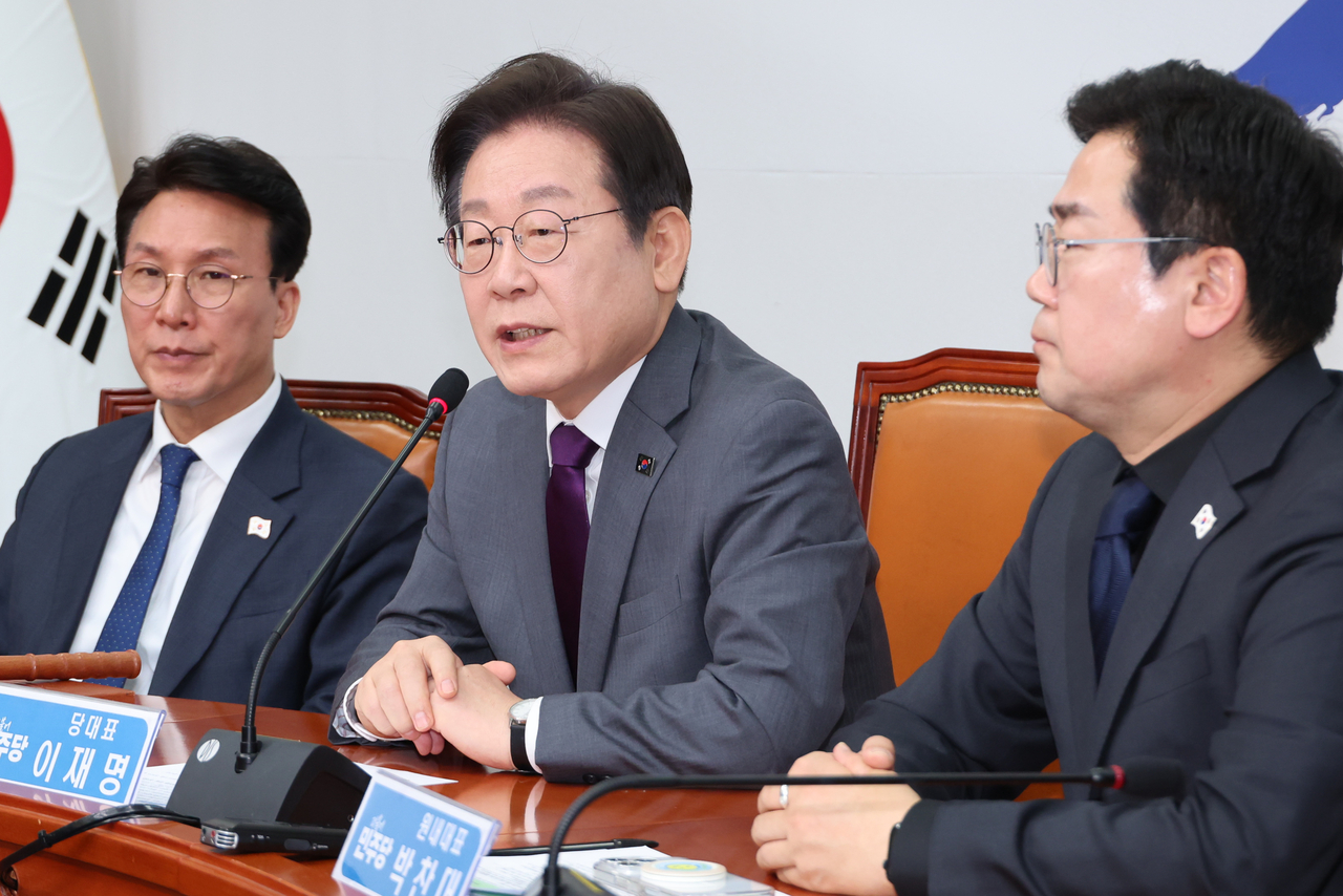 Democratic Party Chair Lee Jae-myung speaks during a meeting at the National Assembly on March 21. (Yonhap)