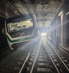 Seoul subway train derailed; no injuries reported