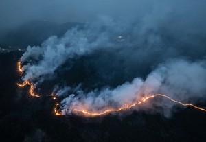 의성 산불 최초 목격자 “성묘객 헐레벌떡 도망가길래 붙잡아”
