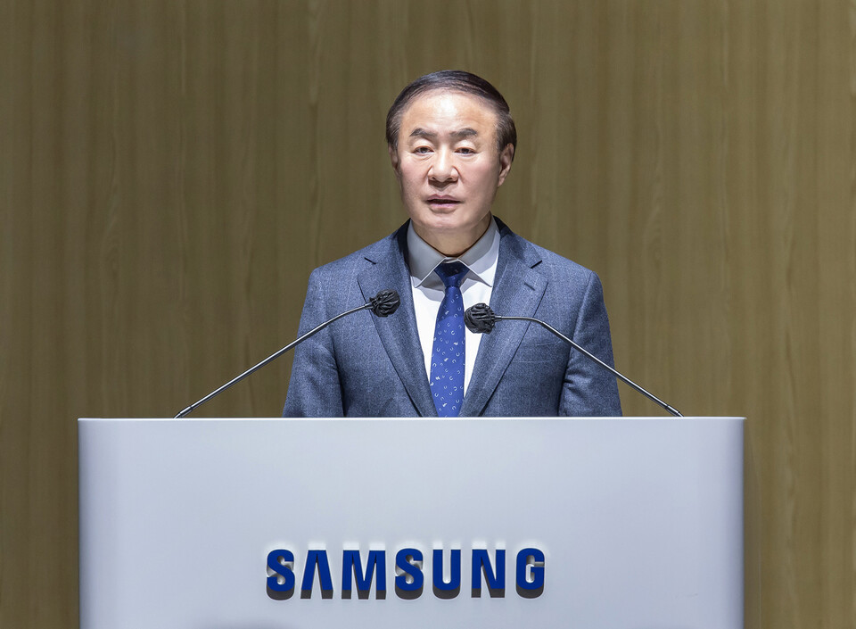 Samsung Electronics Vice Chairman Jun Young-hyun speaks at the annual shareholders meeting in Suwon, Gyeonggi Province, Wednesday. (Samsung Electronics)