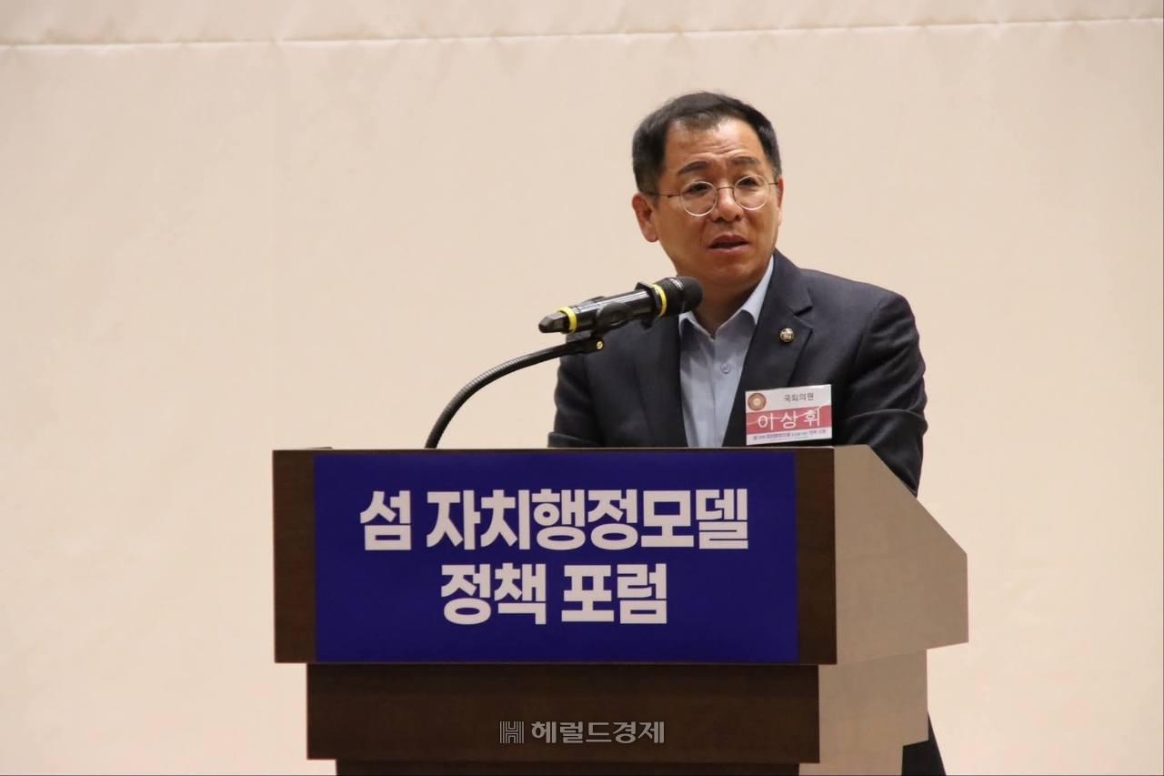 포항남 울릉 이상휘 지역구 국회의원이 축사를 하고 있다(의원실 제공)