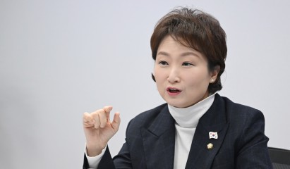 이언주 “내란 진압도 못 하는 나라에서 배지 다는 게 무슨 의미…총사퇴 하자”