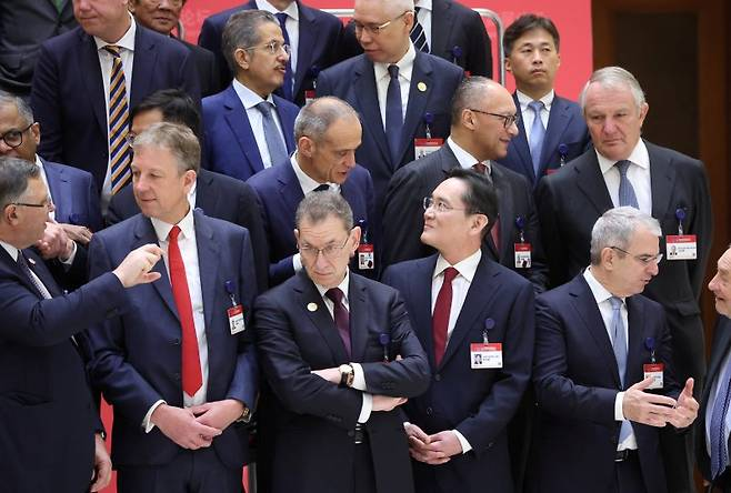 Samsung Electronics Chairman Lee Jae-yong (fourth from left, front row) attends the China Development Forum in Beijing on Saturday. (Yonhap)