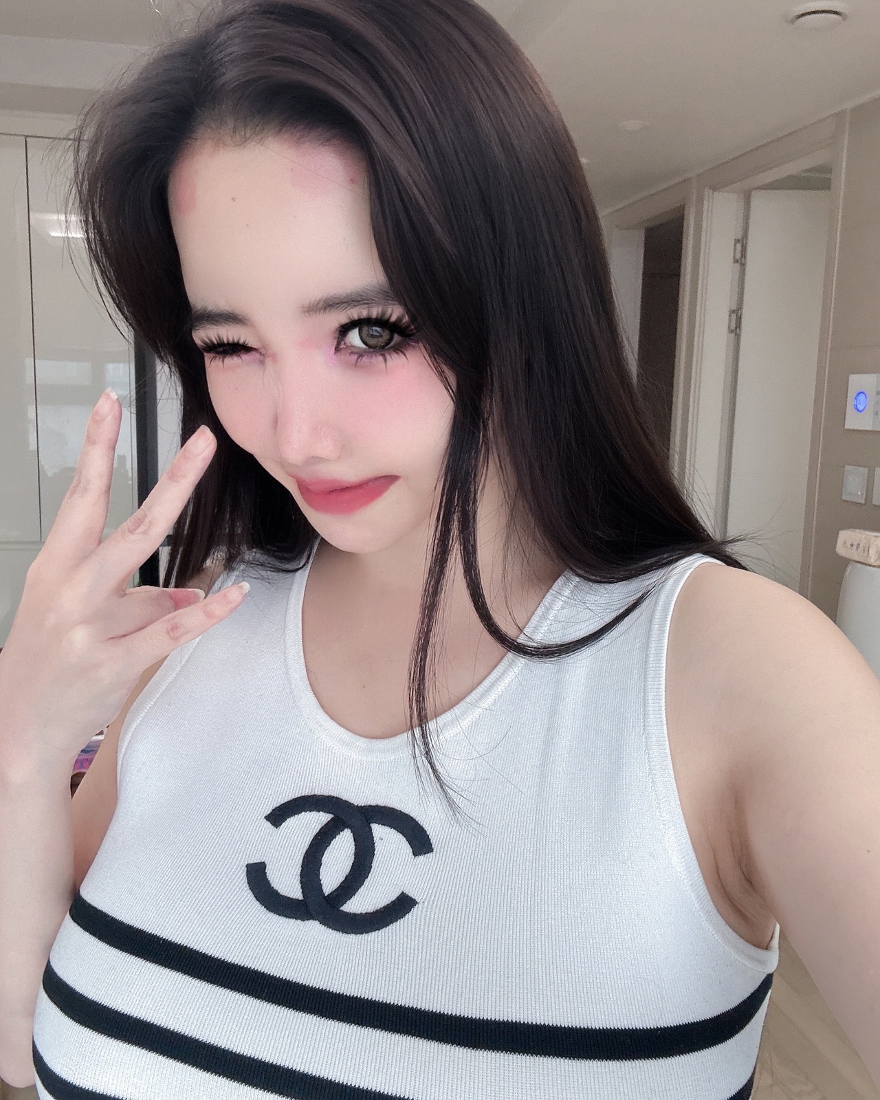 박봄 SNS