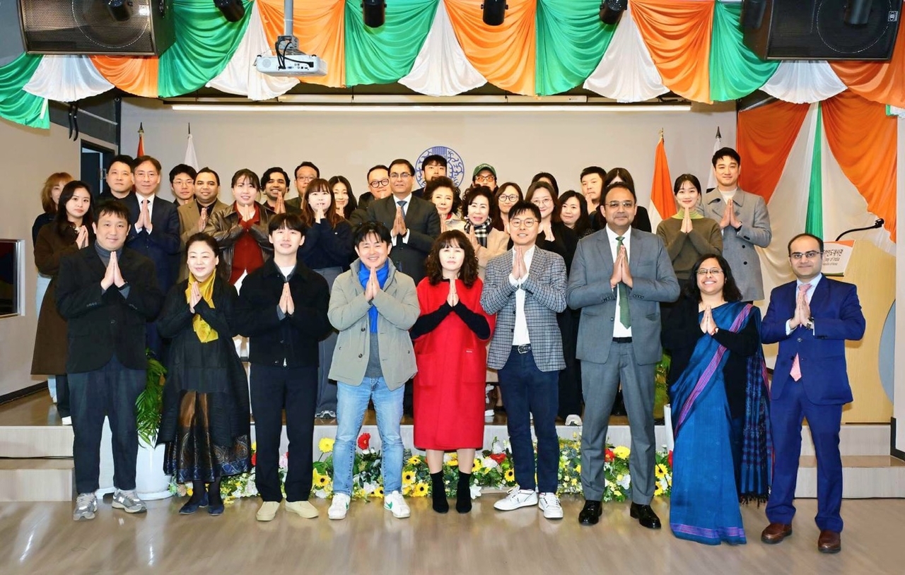 Attendees pose for a group photo at a briefing ahead of the WAVES Summit at the Indian Embassy in Yongsan-gu, Seoul, on Wednesday. (Indian Embassy in Seoul)