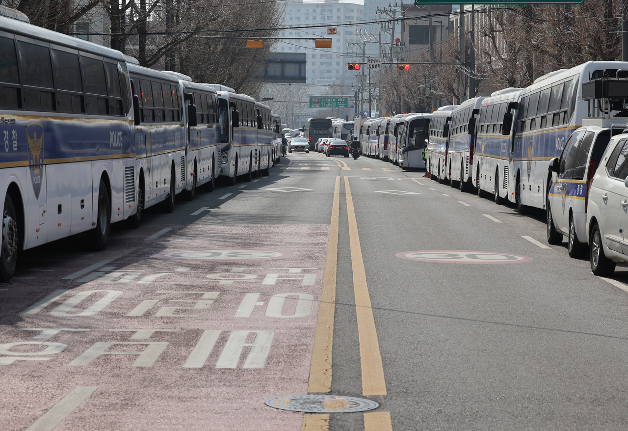 Police vehicles form a blockade outside the Constitutional Court, currently deliberating the impeachment trial of suspended President Yoon Suk Yeol, in Seoul on Sunday. (Yonhap)