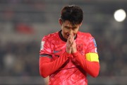 “이 바보야 진짜 아니야” 축구 ‘오만전’ 무승부에 울려 퍼진 이 노래…100만명 탄식