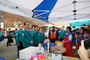 의성 산불 현장 찾은 韓 “범정부 총력 대응…진화 인력 안전 조치 만전”