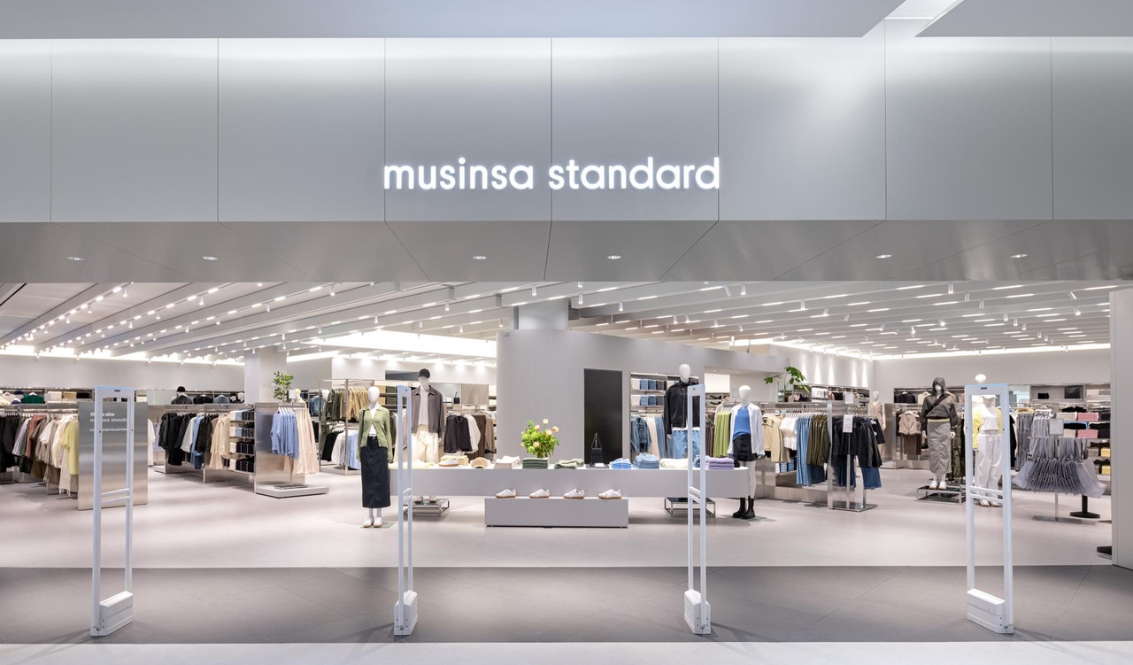 The Musinsa Standard store at Lotte Mall in Suwon (Munsinsa)