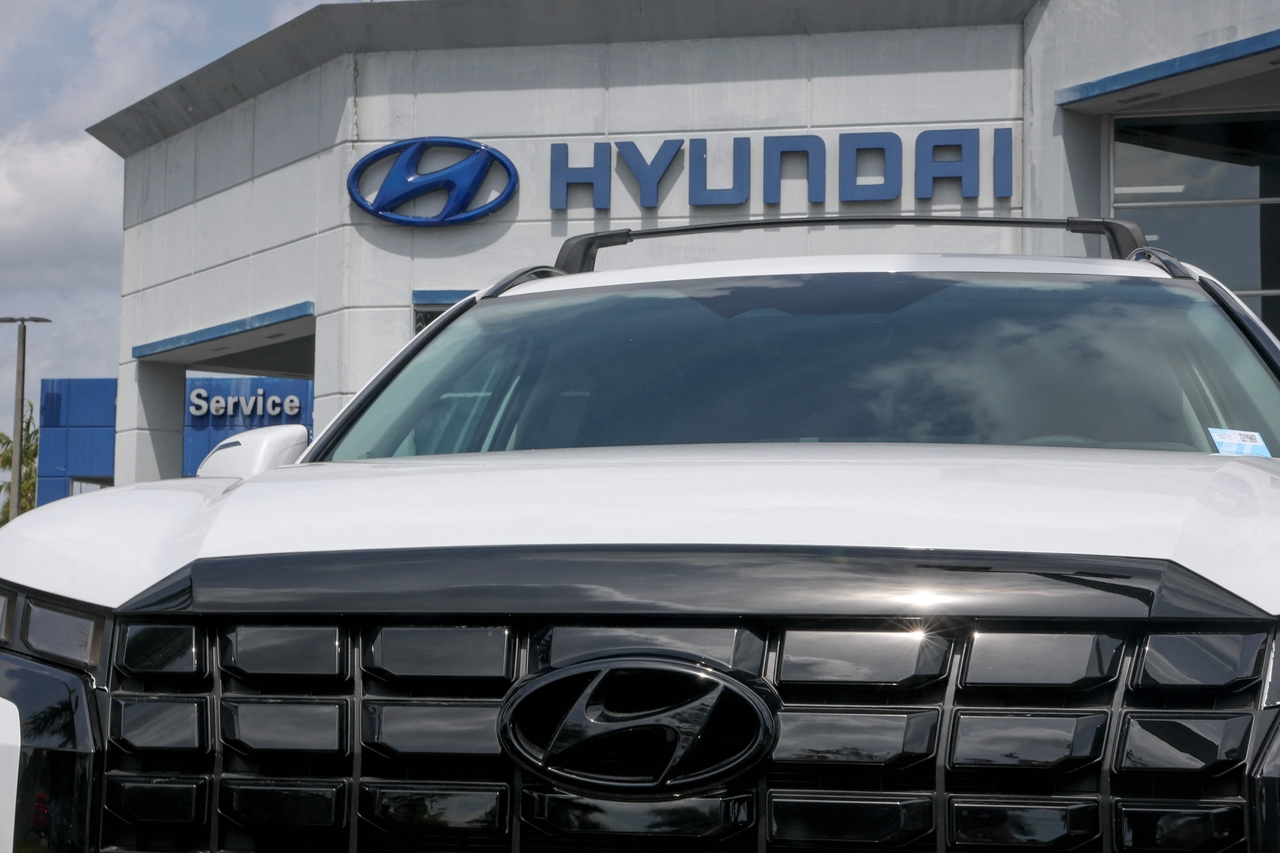 The Hyundai emblem affixed to a vehicle on a sales lot on Monday in Miami, Florida (AFP-Yonhap)