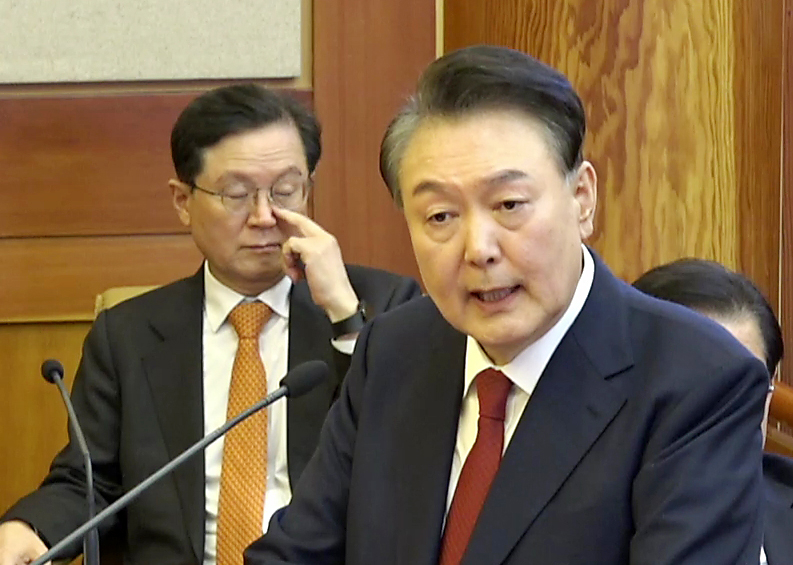 윤석열 대통령이 지난달 25일 서울 종로구 헌법재판소에서 열린 자신의 탄핵심판 11차 변론에서 최종 의견 진술을 하고 있다.[헌법재판소 제공]