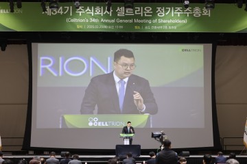 “너드남 대표님 맞아?”…회장님 없이 홀로 4시간 마이크 들자 ‘반전’