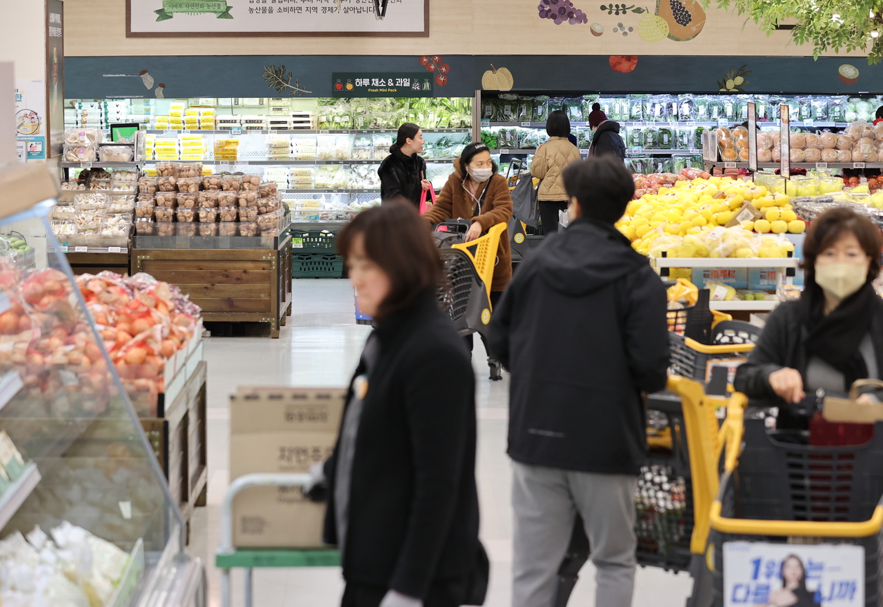 A file photo of a supermarket in Seoul on Mar. 6 (Yonhap)