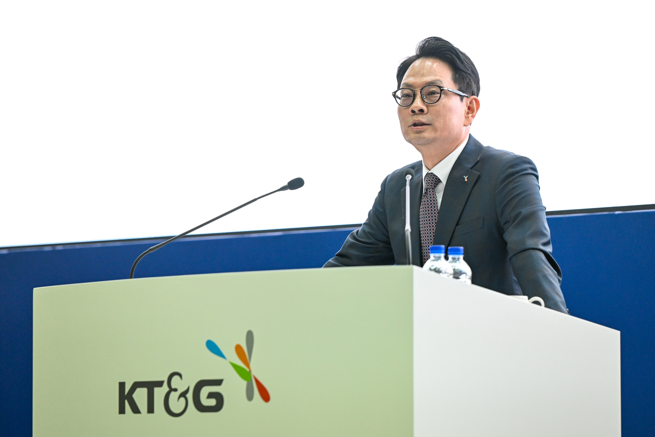 KT&G CEO Bang Kyung-man speaks during the regular general shareholders' meeting held at KT&G’s Daejeon Talent Development Center on Wednesday. (KT&G)