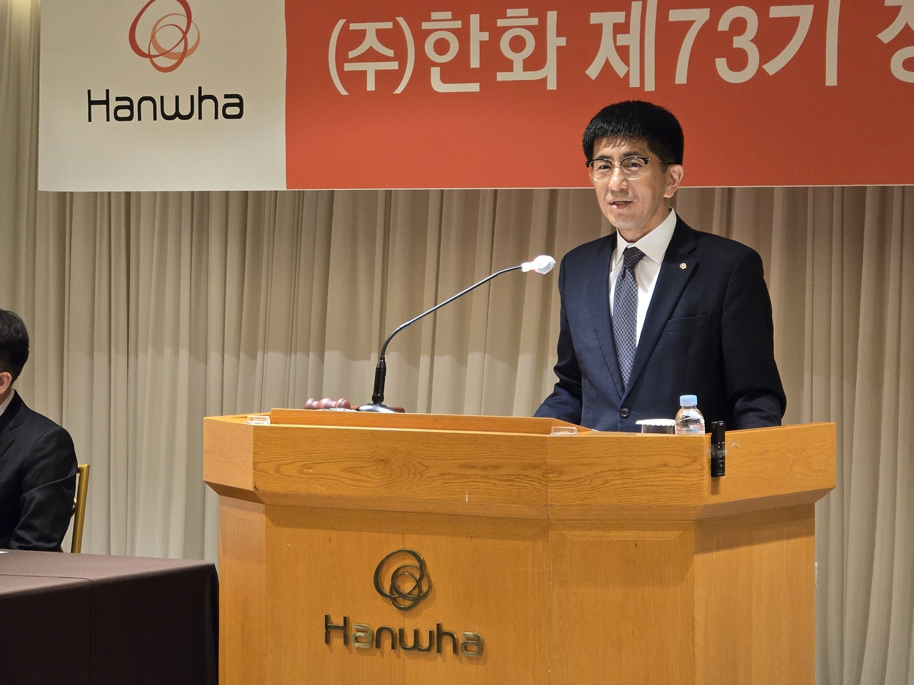 서울 중구 로얄호텔서울에서 열린 ㈜한화 제73기 주주총회에 참석한 김승모 대표의 모습. [한화 건설부문 제공]