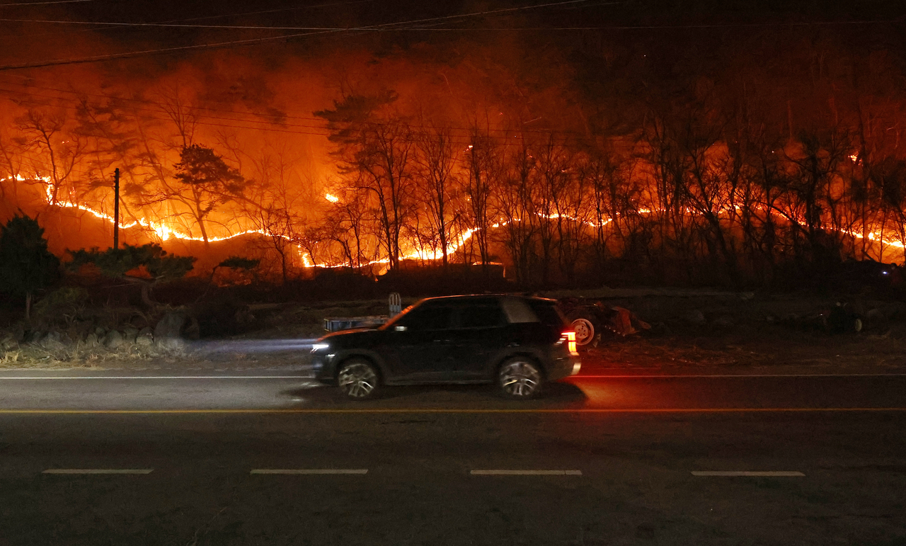 A wildfire spreads through the forest in Andong, North Gyeongsang Province, on Wednesday. (Yonhap)