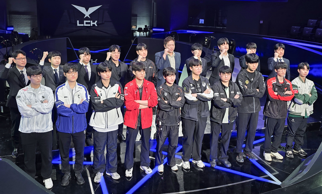 Players and head coaches of ten participating teams of 2025 LCK pose for a photo during a media event held in Jongno-gu, Seoul, Wednesday. (Yonhap)