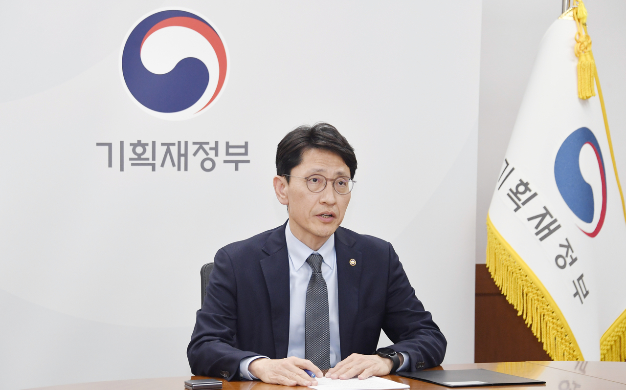 Second Vice Minister of Economy and Finance Kim Yoon-sang speaks during an investors relations session virtually held at the government complex in Seoul on Tuesday. (Yonhap)