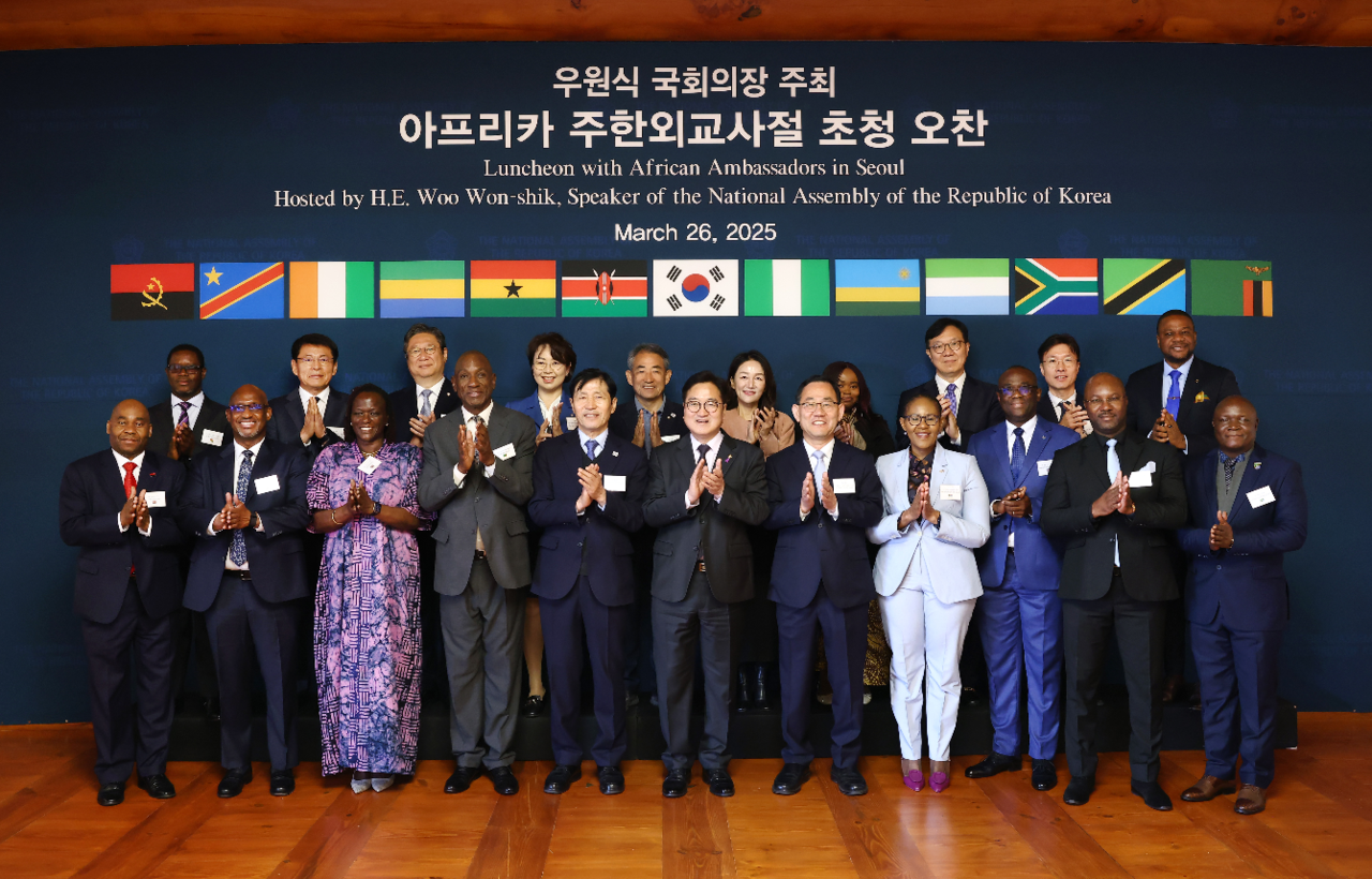 Speaker Woo Won-shik invites African ambassadors in Seoul to the National Assembly for luncheon on Wednesday. Speaker Woo Won-shik's office