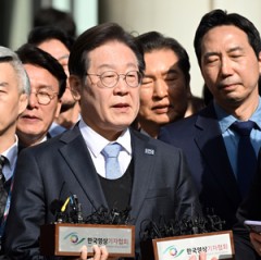 1시간 32분 만에 눈 뜬 이재명…‘무죄’ 선고하자 꾸벅 목례 [세상&]