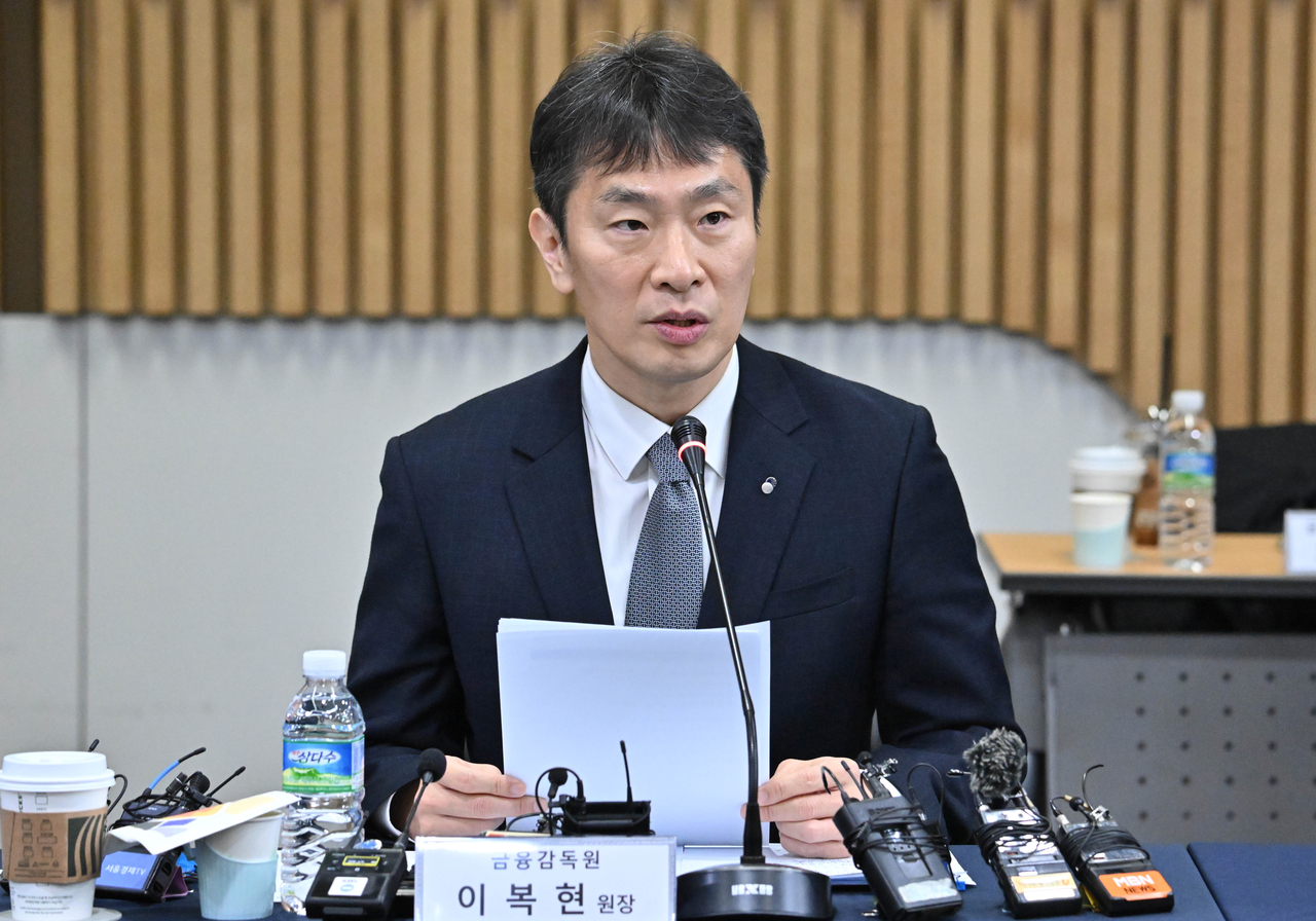 이복현 금융감독원장이 지난달 27일 오전 서울 종로구 생명보험교육문화센터에서 열린 보험회사 CEO 간담회에서 발언하고 있다. [임세준 기자]