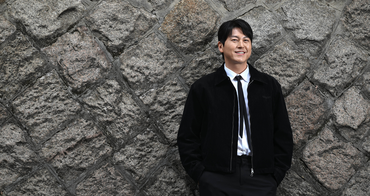 Actor Ryu Soo-young poses for a photo ahead of an interview with The Korea Herald in Yongsan-gu, Seoul, on March 13. (Im Se-jun/The Korea Herald)