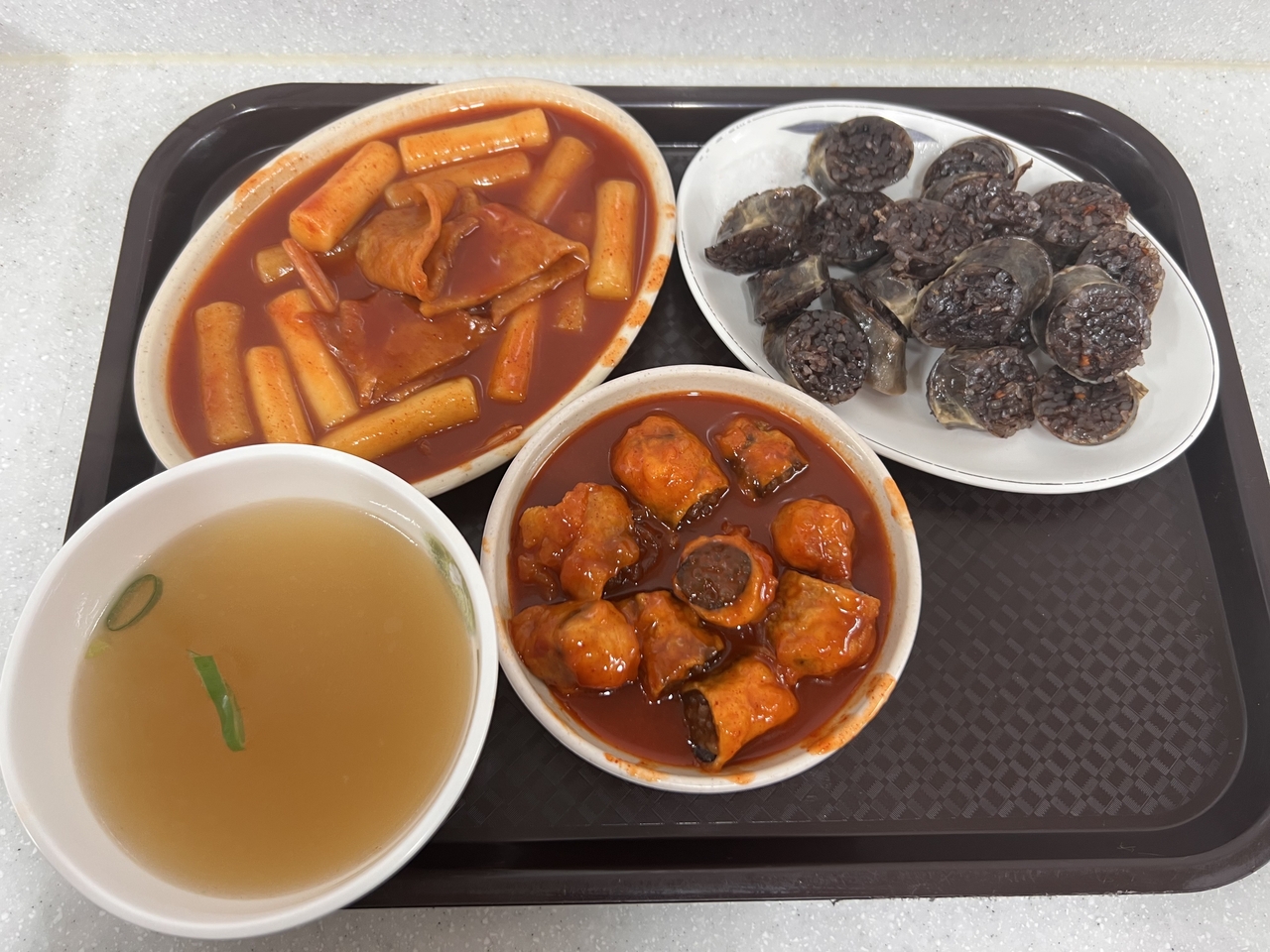 Clockwise from top right: Tteokbokki, sundae, deep-fried seaweed rolls and fish cake soup are served at Ssangdungne in Apgujeong-dong, Gangnam-gu, southern Seoul. (Park Jun-hee/The Korea Herald)
