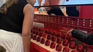 K-쿠션 컬러만 45개…티르티르 매출 3000억 넘본다