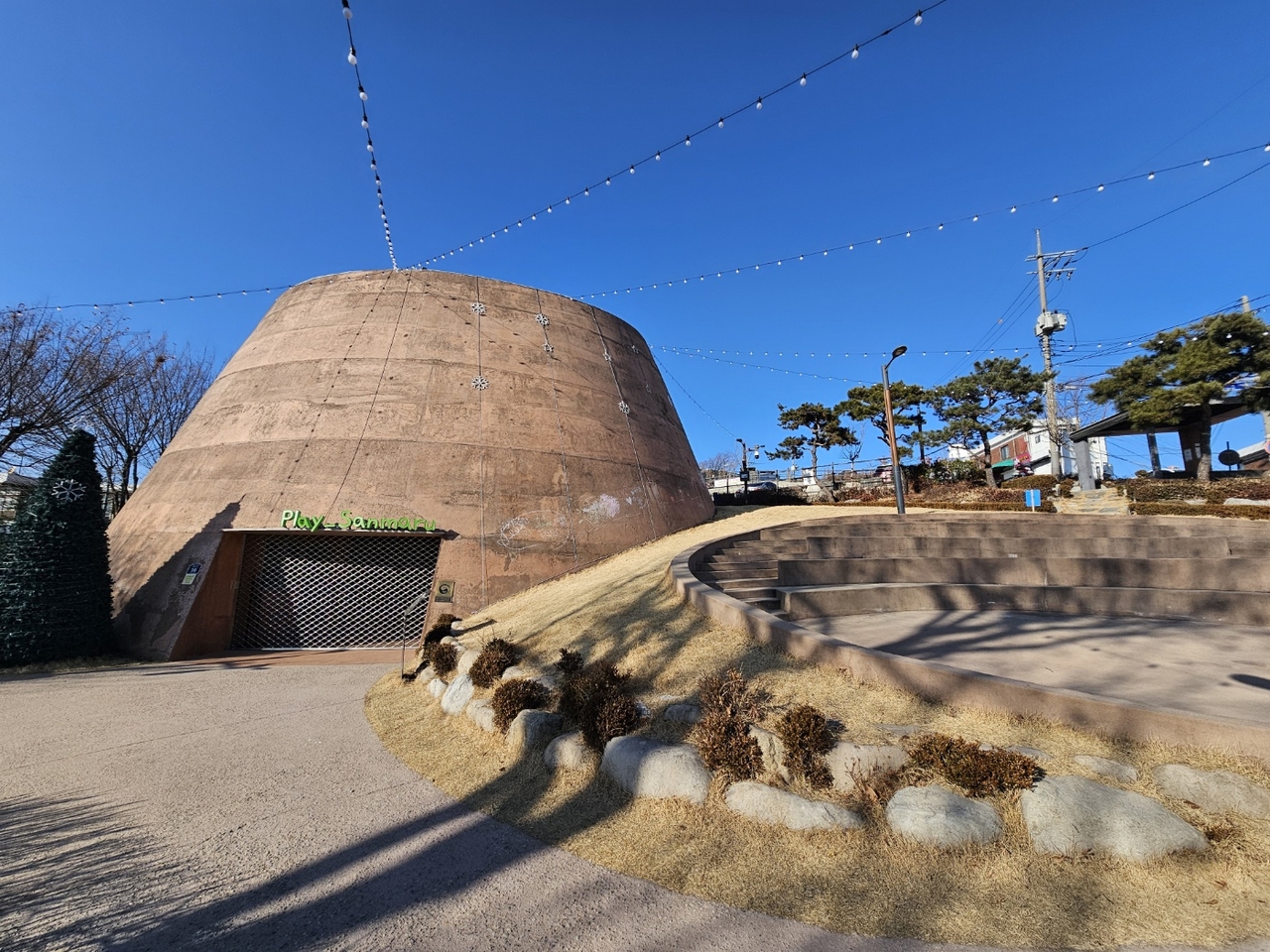 Sanmaru Playground in Changsin-dong, Seoul (Choi Jae-hee/The Korea Herald)