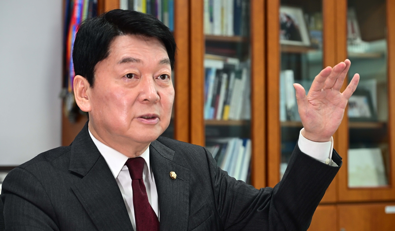 안철수 국민의힘 의원이 27일 오전 서울 여의도 국회에서 코리아헤럴드와 인터뷰를 하고 있다. 이상섭 기자