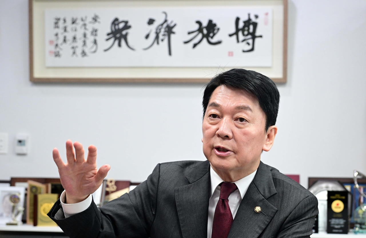 안철수 국민의힘 의원이 27일 오전 서울 여의도 국회에서 코리아헤럴드와 인터뷰를 하고 있다. 이상섭 기자