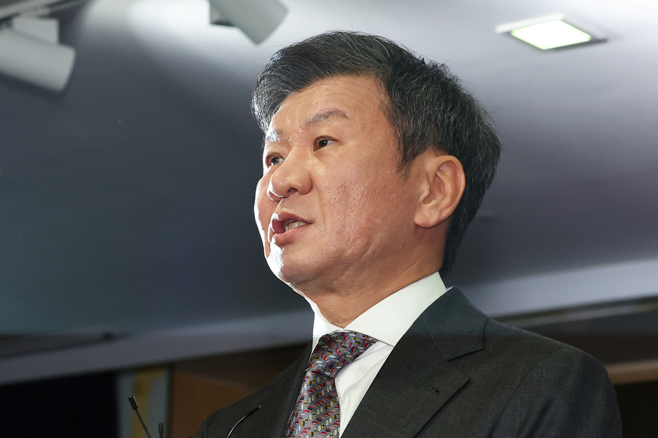 Chung Mong-gyu, elected to his fourth term as president of the Korea Football Association, gives his victory speech after winning the election at the KFA House in Seoul, in this file photo from Feb. 26. (Yonhap)