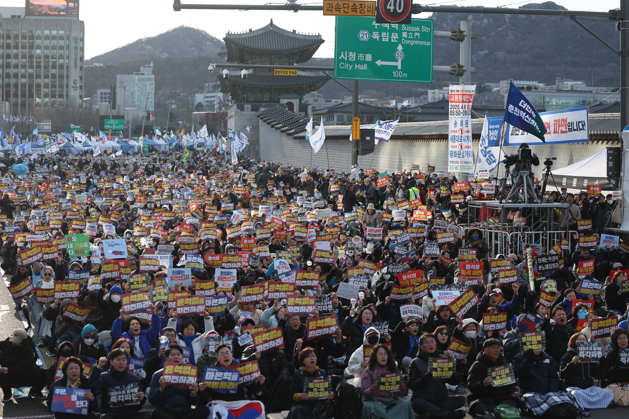 Protesters call for the ouster of impeached President Yoon Suk Yeol during a rally in central Seoul on Saturday. (Yonhap)