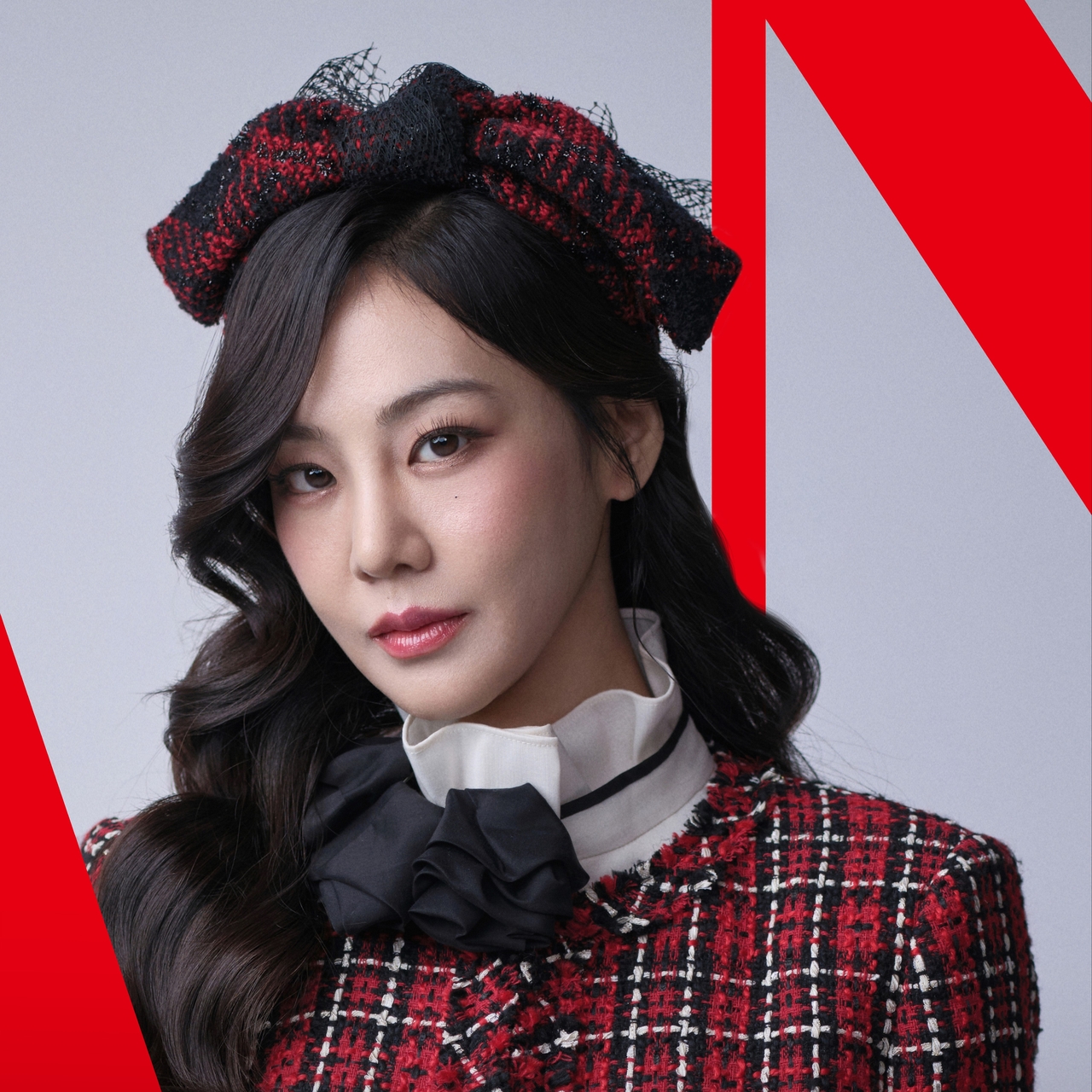 Han Ji-eun portrays the enigmatic con artist Anna in the play "Anna X." (Gleam Company)
