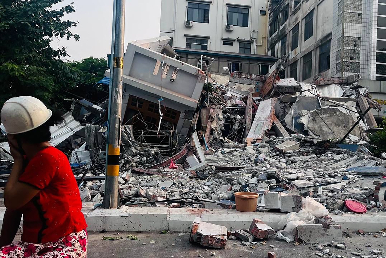 미얀마 지진 발생으로 무너진 건물 [AFP 연합뉴스]