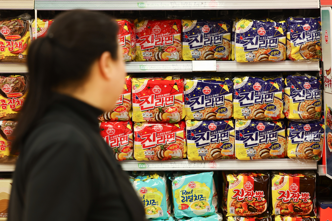 A customer browses a stack of Jin Ramen products at a local hypermarket in Seoul on March 10. (Yonhap)