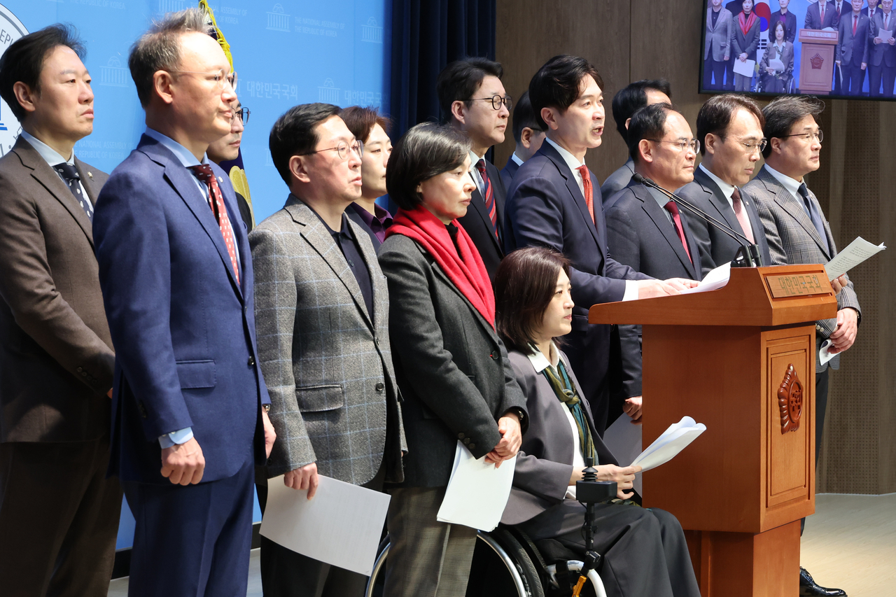 First-term lawmakers of the People Power Party are seen holding a press conference at the National Assembly in Seoul on Sunday. (Yonhap)