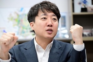 Interview: Lee Jun-seok promises 'no-strings-attached' Kim Jong-un summit if elected