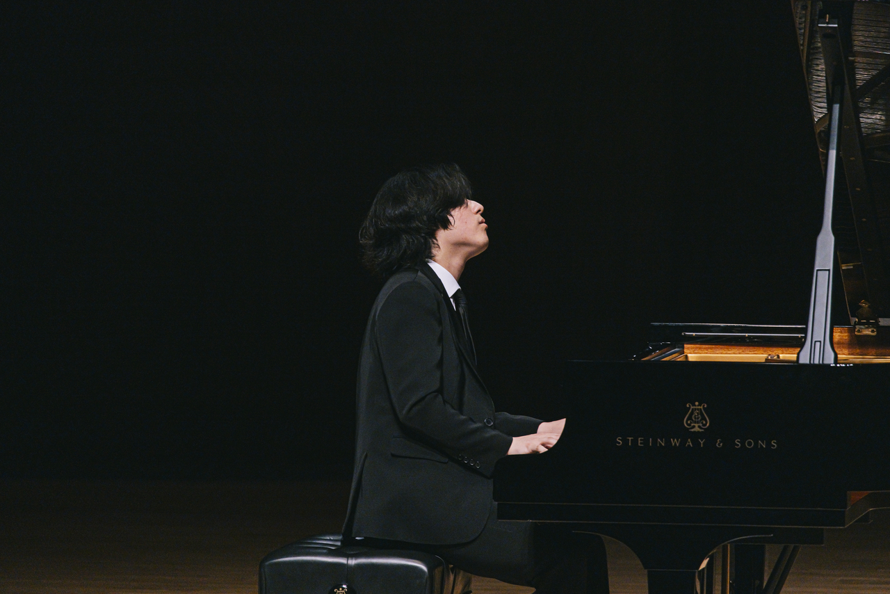 Pianist Lim Yunchan performs a recital at the Tongyeong Concert Hall in Tongyeong, South Gyeongsang Province, Sunday. (TIMF)