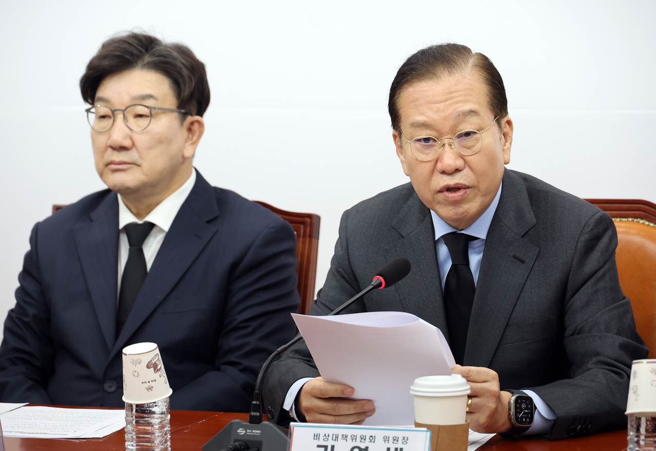Kwon Young-se, chief of the ruling People Power Party's emergency leadership committee, speaks during a meeting of the committee at the National Assembly in Seoul on Thursday. (Yonhap)