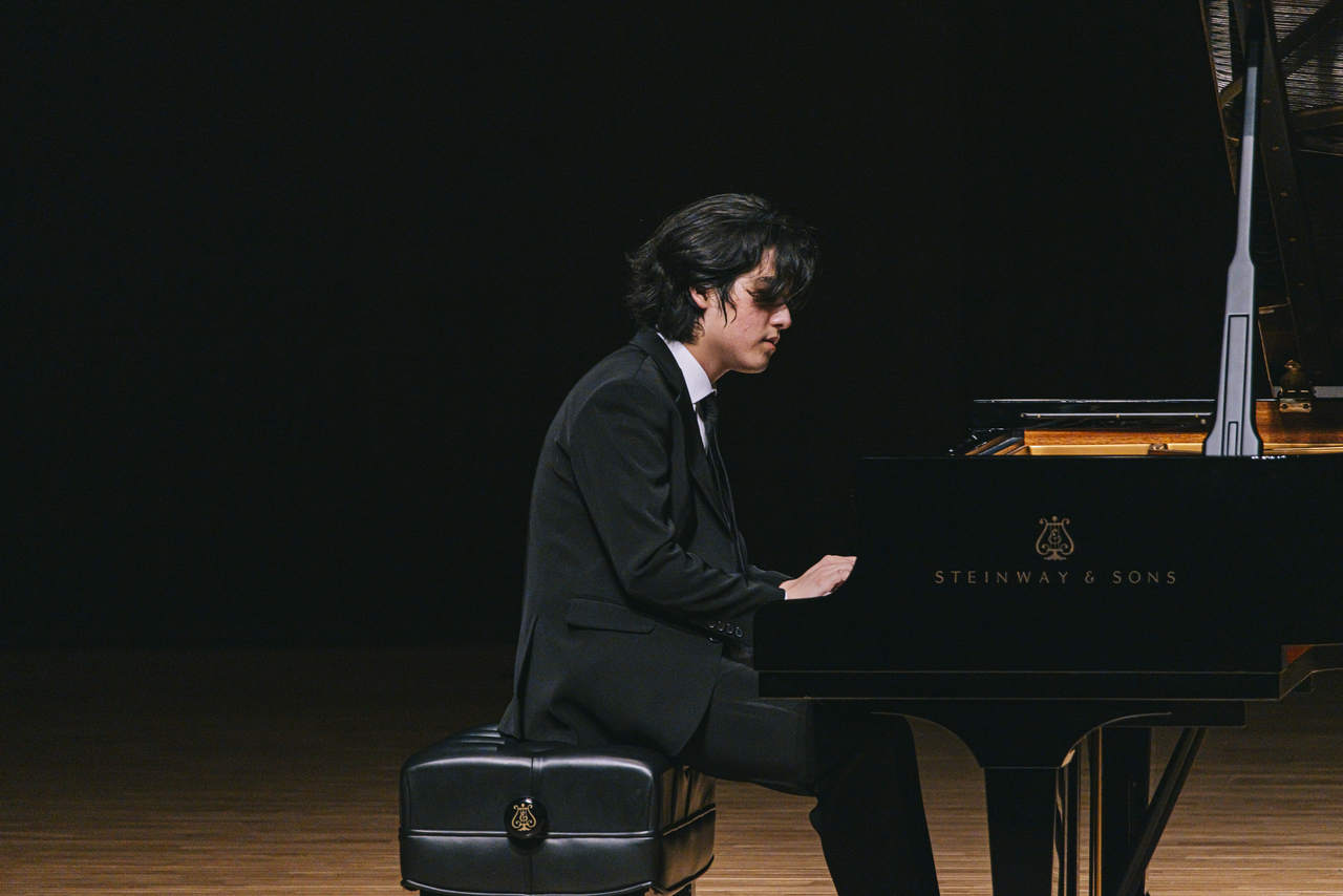 Pianist Lim Yunchan performs a recital at the Tongyeong Concert Hall in Tongyeong, South Gyeongsang Province, Sunday. (TIMF)
