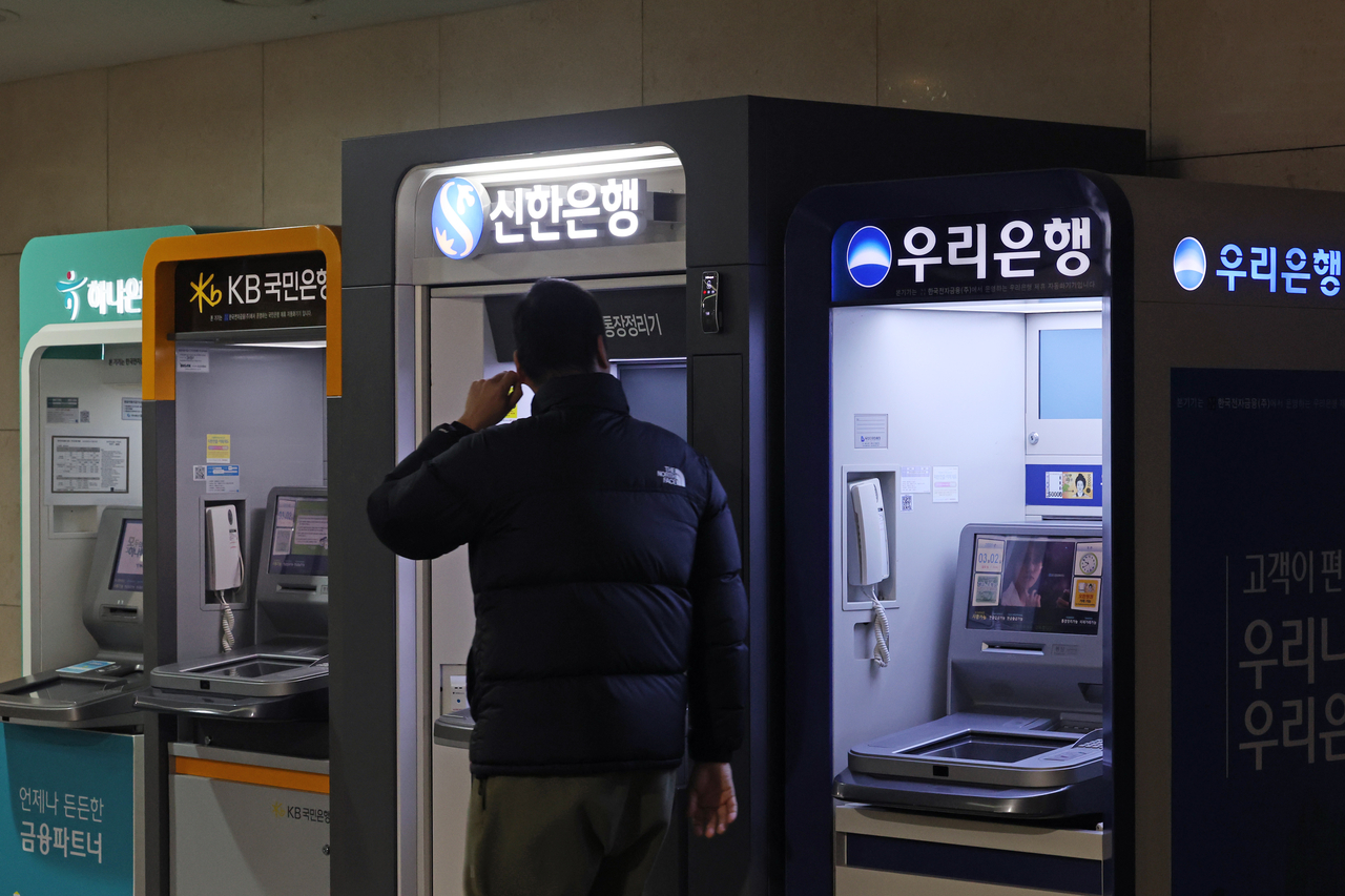 Bank ATMs in Seoul are seen on Mar. 2 (Yonhap)