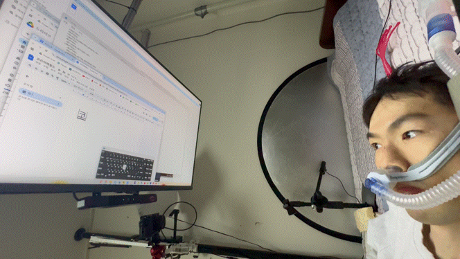 Muscular disability activist Jang Ik-sun uses an eye-tracking system to type “Korea Herald” in Korean, part of his custom-built setup that enables him to work entirely with his eyes. (Moon Joon-hyun/The Korea Herald)