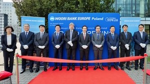 Woori Bank becomes first Korean bank to open in Poland