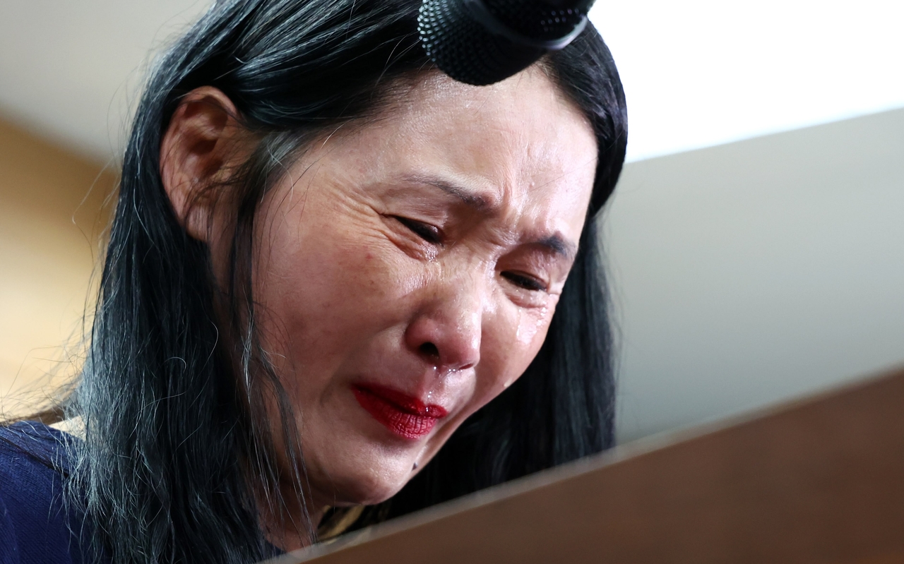 Korean adoptee Kim Yooree breaks down in tears as she shares her personal testimony at a March 26 press conference in Seoul, following the Truth and Reconciliation Commission’s announcement of confirmed abuses in South Korea’s overseas adoption program. (Newsis)
