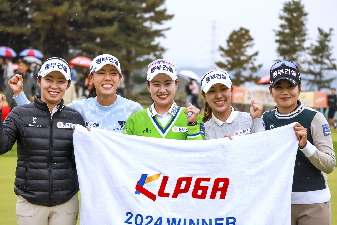 동부건설 해외 토토사이트 순의. 왼쪽부터 김수지 박주영 지한솔 윤민아 장수연    [동부건설 제공]