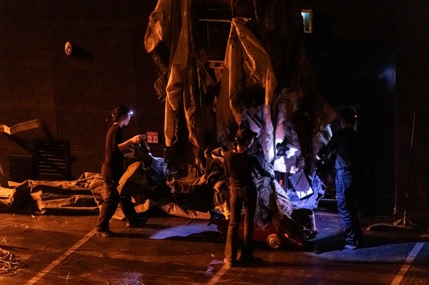 An image from the performance "Hometown to Come" by Lee Mi-re at the National Museum of Modern and Contemporary Art, Korea (MMCA)