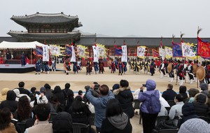 Yoon ruling prompts palace, museum closures over safety worries