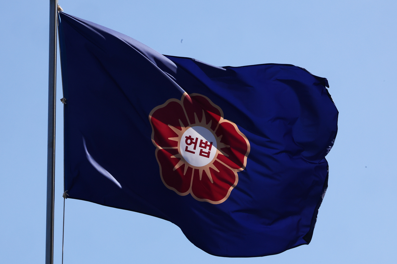 The flag of the Constitutional Court of Korea in Jongno-gu, Seoul (Yonhap)