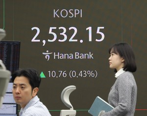 Seoul shares open lower ahead of US tariff rollout